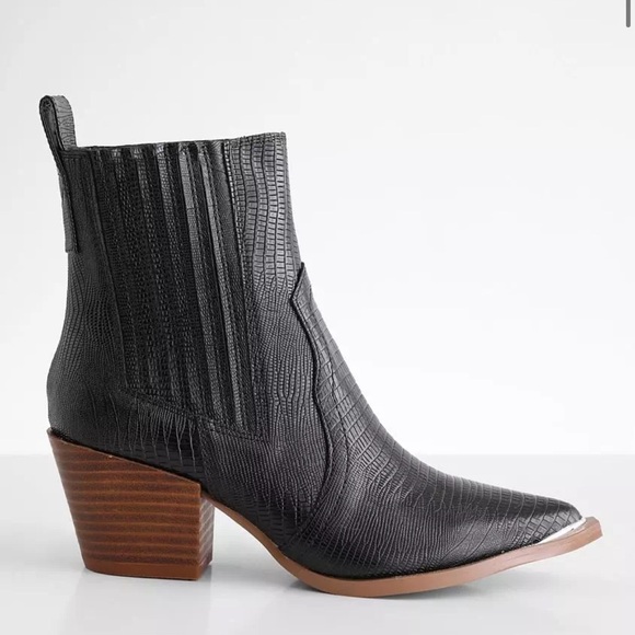 Eleanor Women's Western Ankle Boots - Picture 5 of 9
